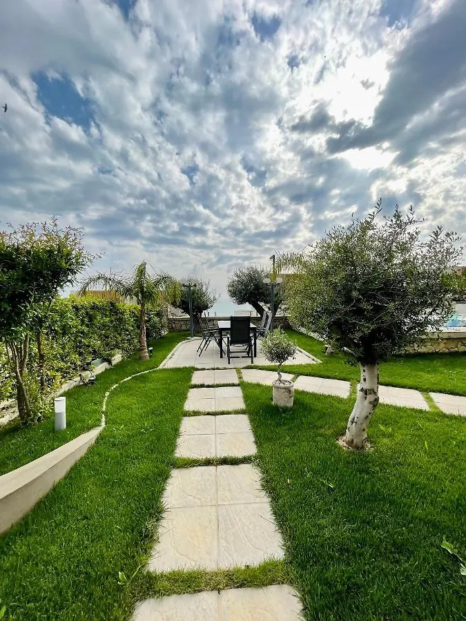 Villa Jon Palasa Green Coast